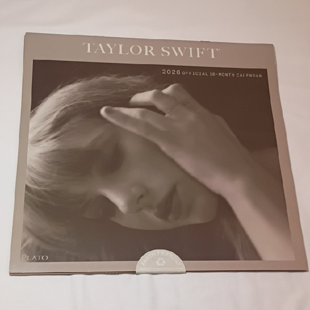 NWT Taylor Swift 12 Month Calendar